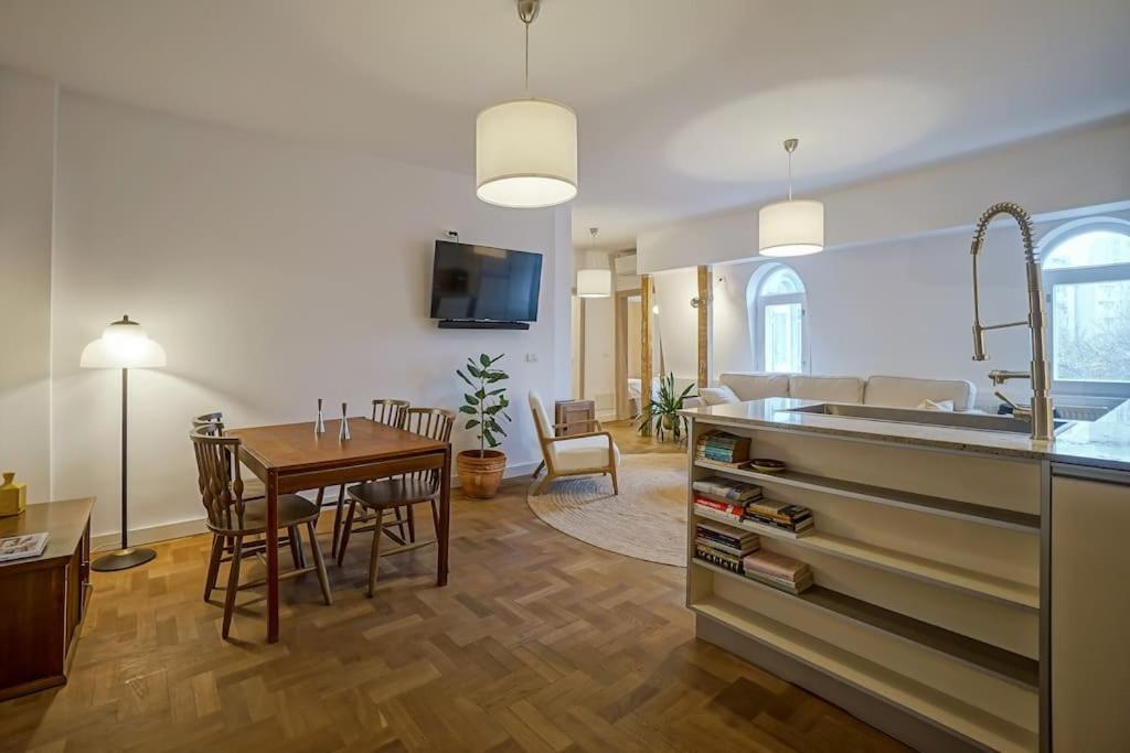 Central Apartment - Nido'S Area Bucureşti Ngoại thất bức ảnh