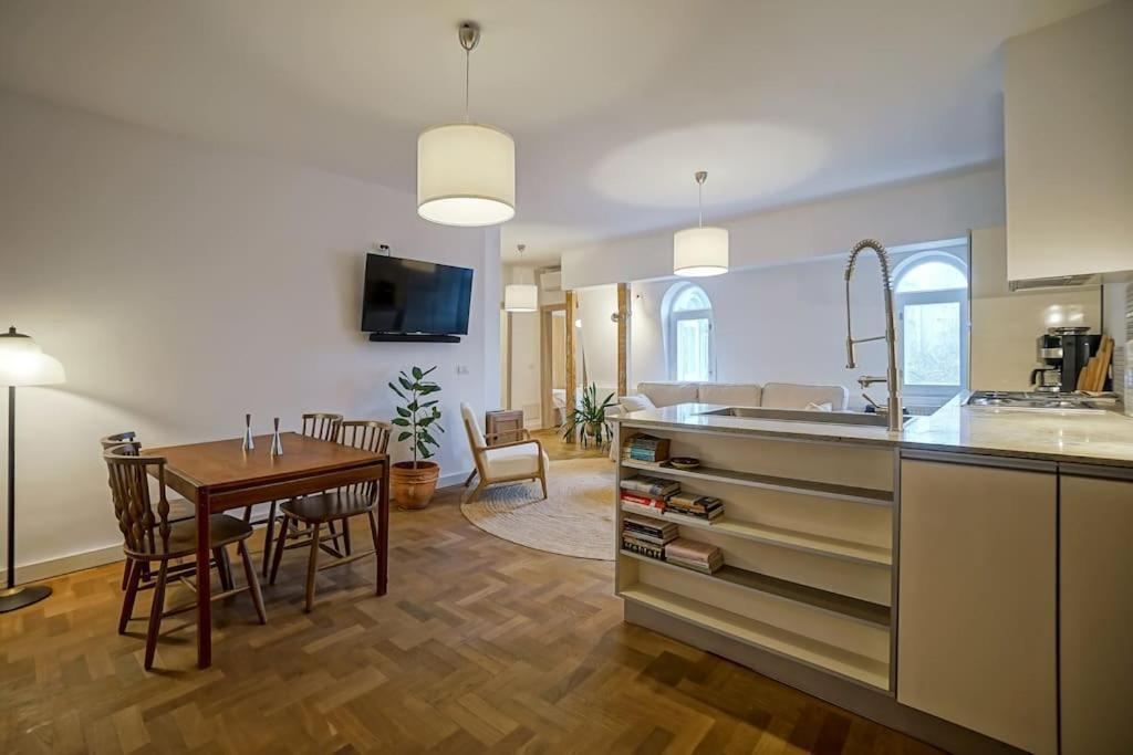 Central Apartment - Nido'S Area Bucureşti Ngoại thất bức ảnh