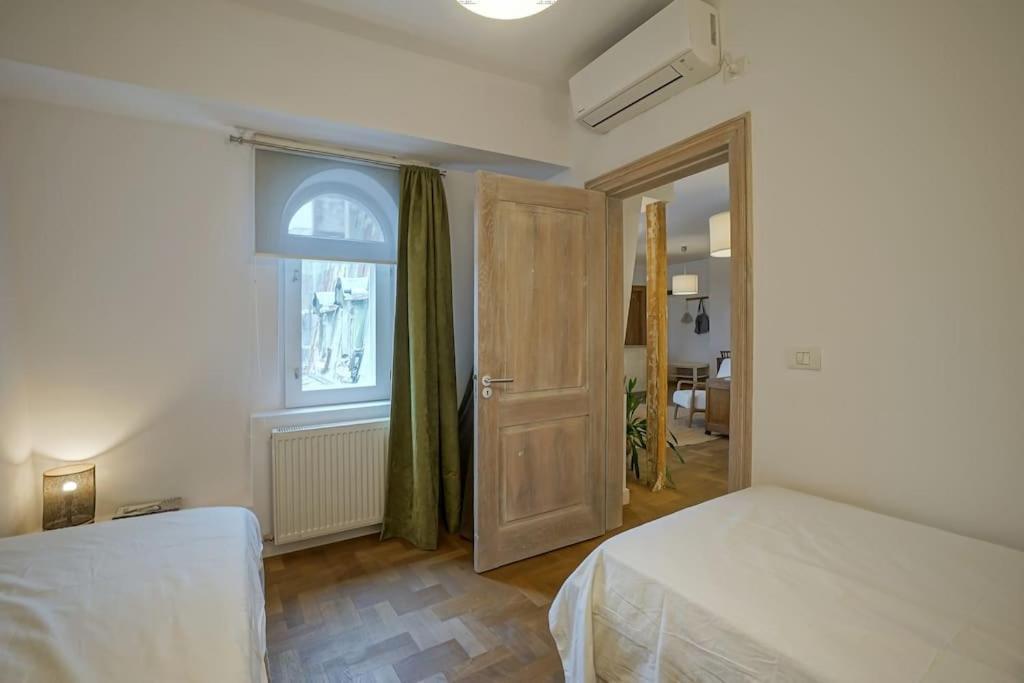 Central Apartment - Nido'S Area Bucureşti Ngoại thất bức ảnh