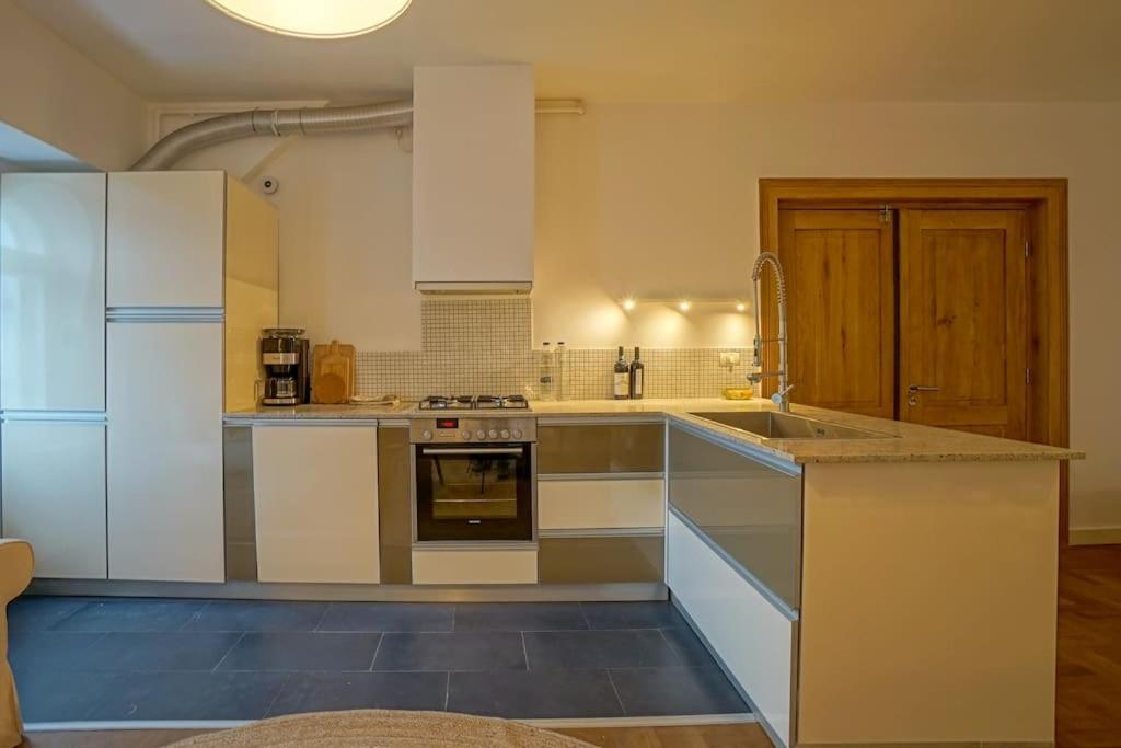 Central Apartment - Nido'S Area Bucureşti Ngoại thất bức ảnh