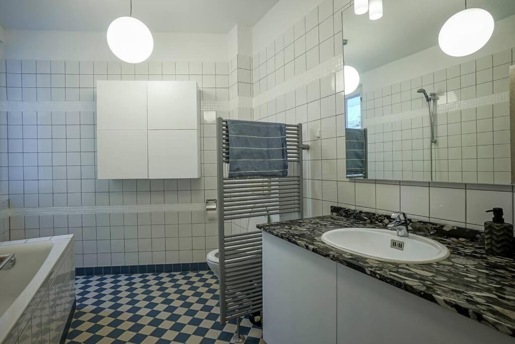 Central Apartment - Nido'S Area Bucureşti Ngoại thất bức ảnh